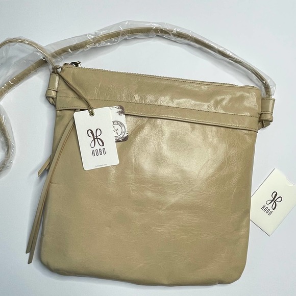 NWT Hobo International Leather Stark Vintage Crossbody Bag Parchment Cream - Picture 2 of 8